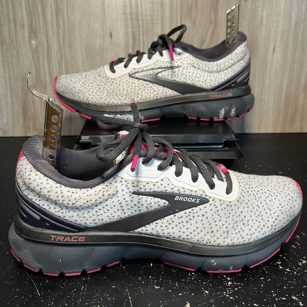 Brooks Trace Ebony White Black Pink Running Sneakers 1203511B057 Women's Sz 7.5